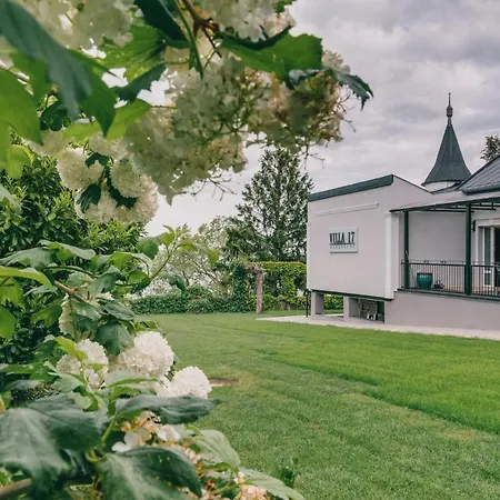 Villa17 Badacsonytomaj